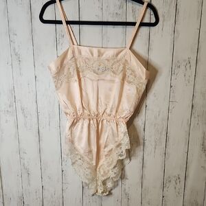 Vintage Amaretta Lace Trimmed Pink Romper/Teddy Small